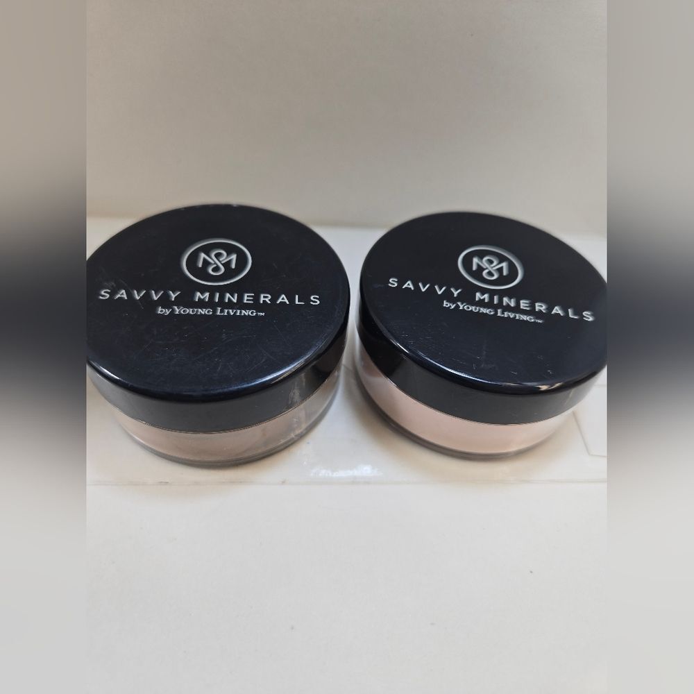 Savvy Minerals DARK N4  COOL N1 JUST TODAY‎ BOTH FOR 10 DOLLARS